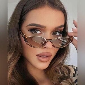 Stylish Tortoise Shell Sunglasses in Cream Color New